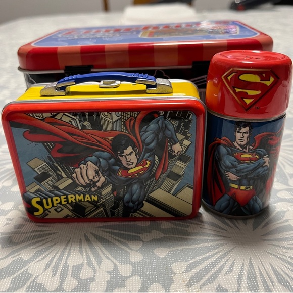 Superman Salt & Pepper Shakers - Picture 4 of 7
